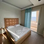 Sunny Waves Seafront Apartment Vlorë