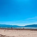 Lejlighed Sunny Waves Seafront Apartment Vlorë