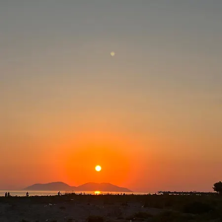 Soleil With Sunbed & Umbrella Apartmán *