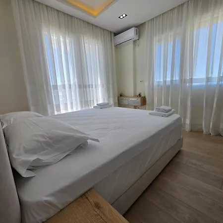Sunny Waves Seafront Apartment Vlorë